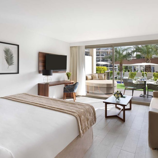 mallorcaleads-hotel-zafiro-palace-palmanova-junior-suite-swim-up