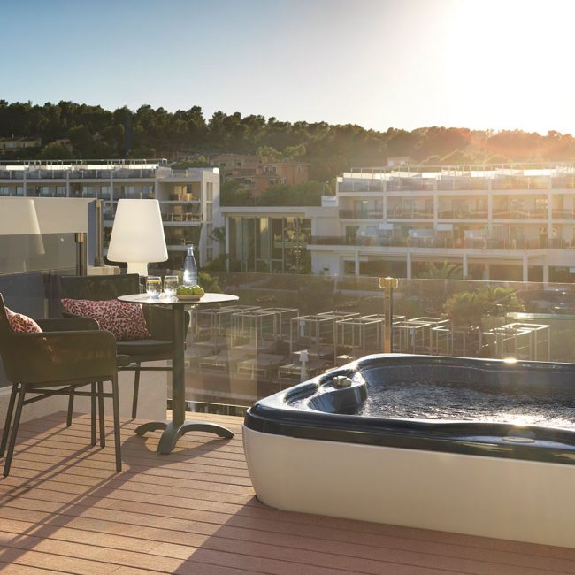 mallorcaleads-hotel-zafiro-palace-palmanova-penthouse-jacuzzi