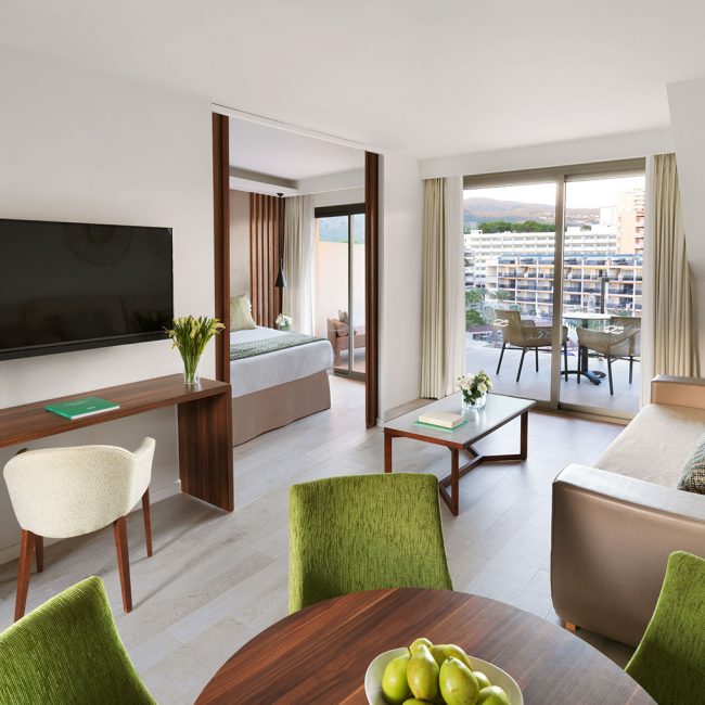 mallorcaleads-hotel-zafiro-palace-palmanova-penthouse-livingroom