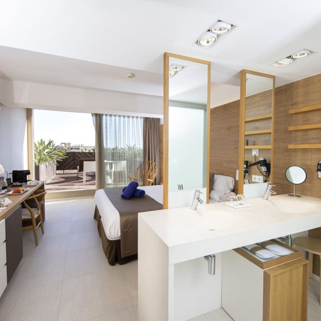 LeonardoBoutiqueHotelMallorcaPortPortals-Room-DoubleDeluxe10-2022