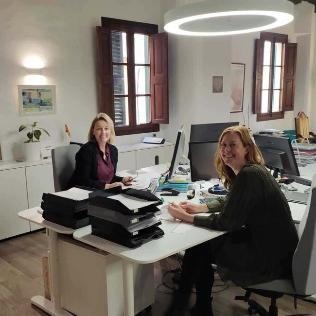 Office-AnneLie-Jessica-2.jpeg